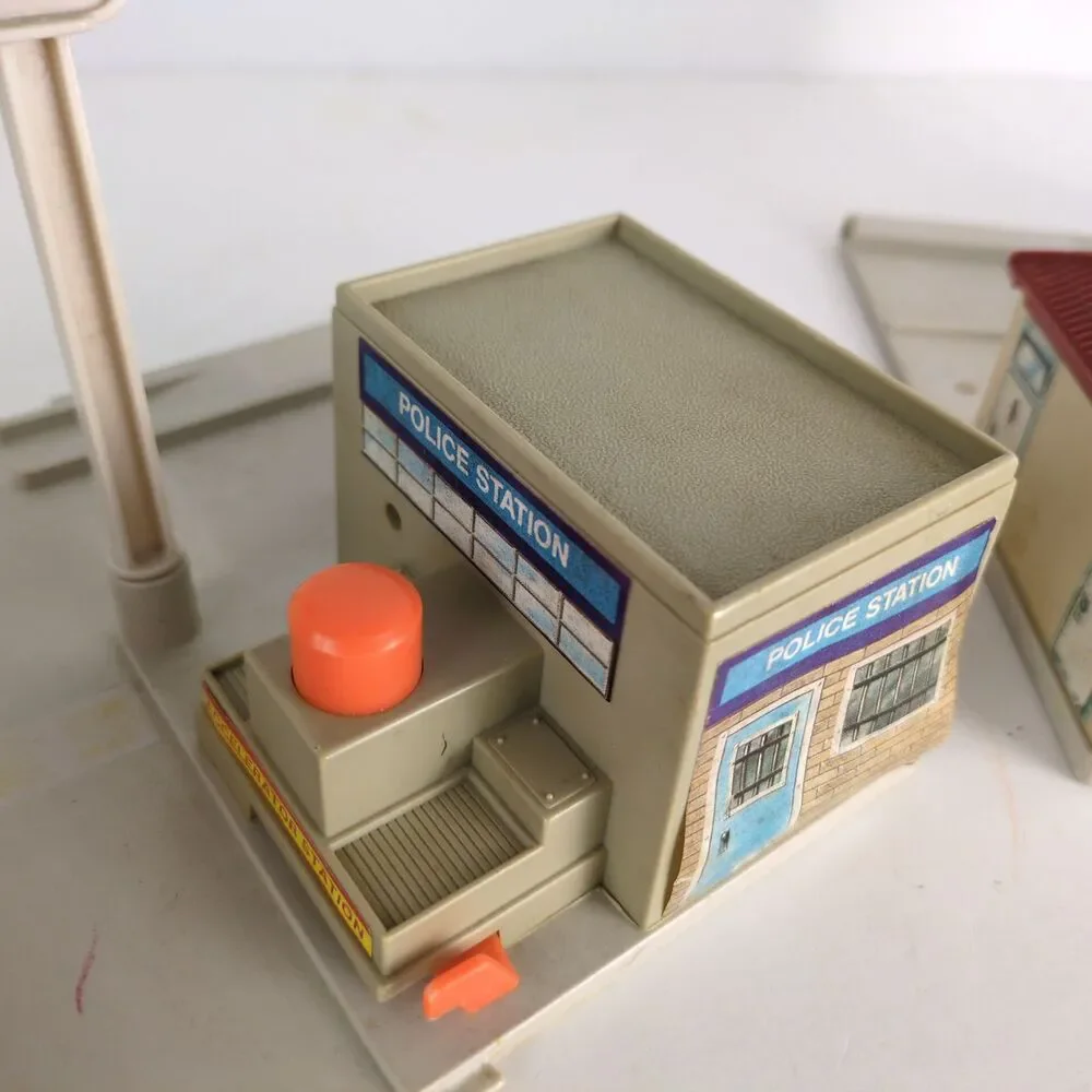 Vintage 1981 Hot Wheels‎ USA Builder Toy Playset Mr Fix-It Police Fire Station